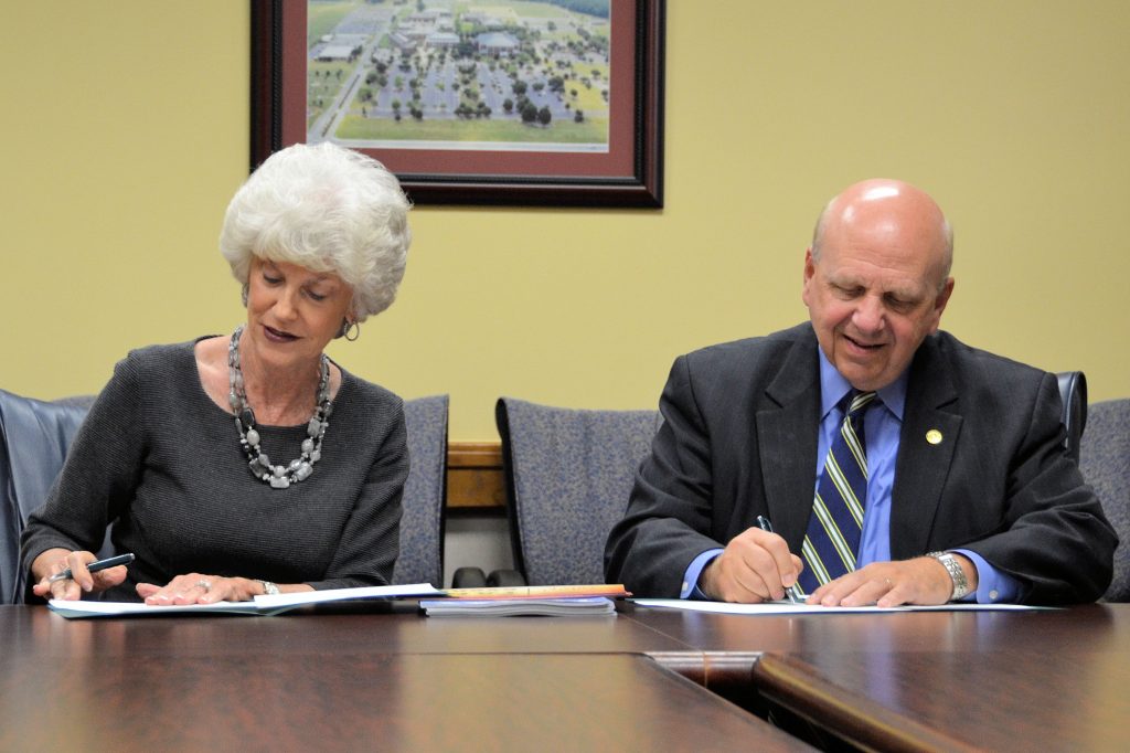 Wayne Community College President Kay H. Albertson and University of Mount Olive President Philip P. Kerstetter sign a partnership agreement that provides for the transfer of course credits from associate in applied science degree programs from the community college to the university.